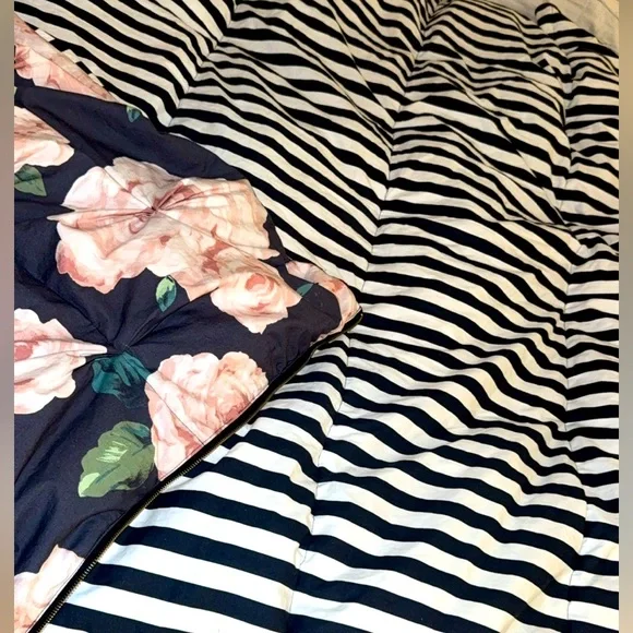 Pottery Barn Teen Emily Meritt Bed of Roses Black white stripe sleeping bag NEW - Picture 11 of 14